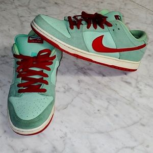 Nike SB Dunk Low Medium Mint and Gym Red 2012